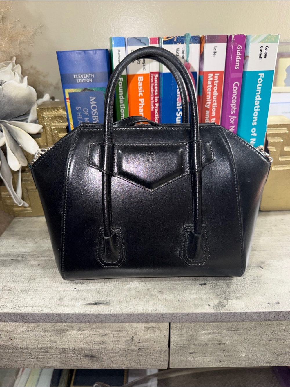Authentic Leather Givenchy with silver lock handbag with crossbody strap - Picture 4 of 7